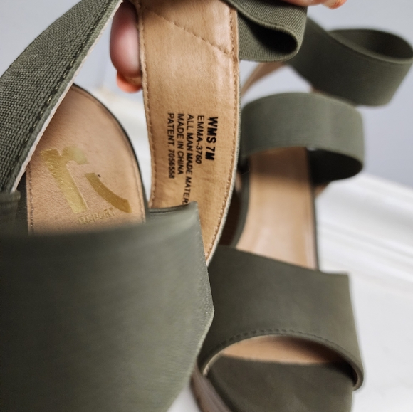 Women's Green Pumps - Picture 6 of 7